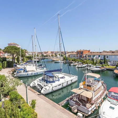 Apartment Port *