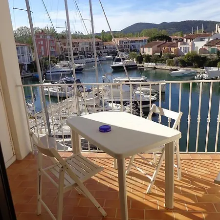 Port Apartment *