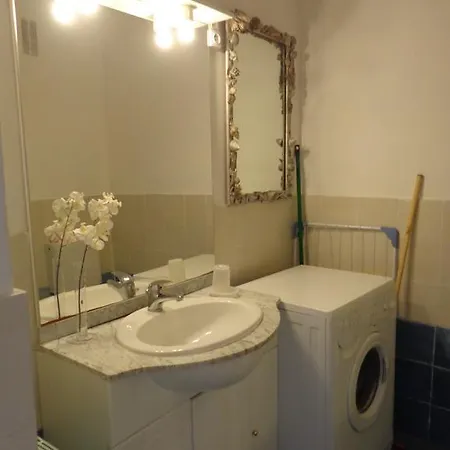 Port Apartment *